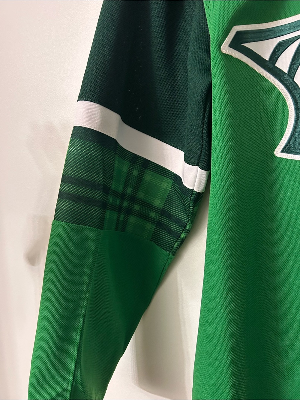 Adidas Nashville Predators St Patrick’s Day Shamrock Jersey - Picture 8 of 8